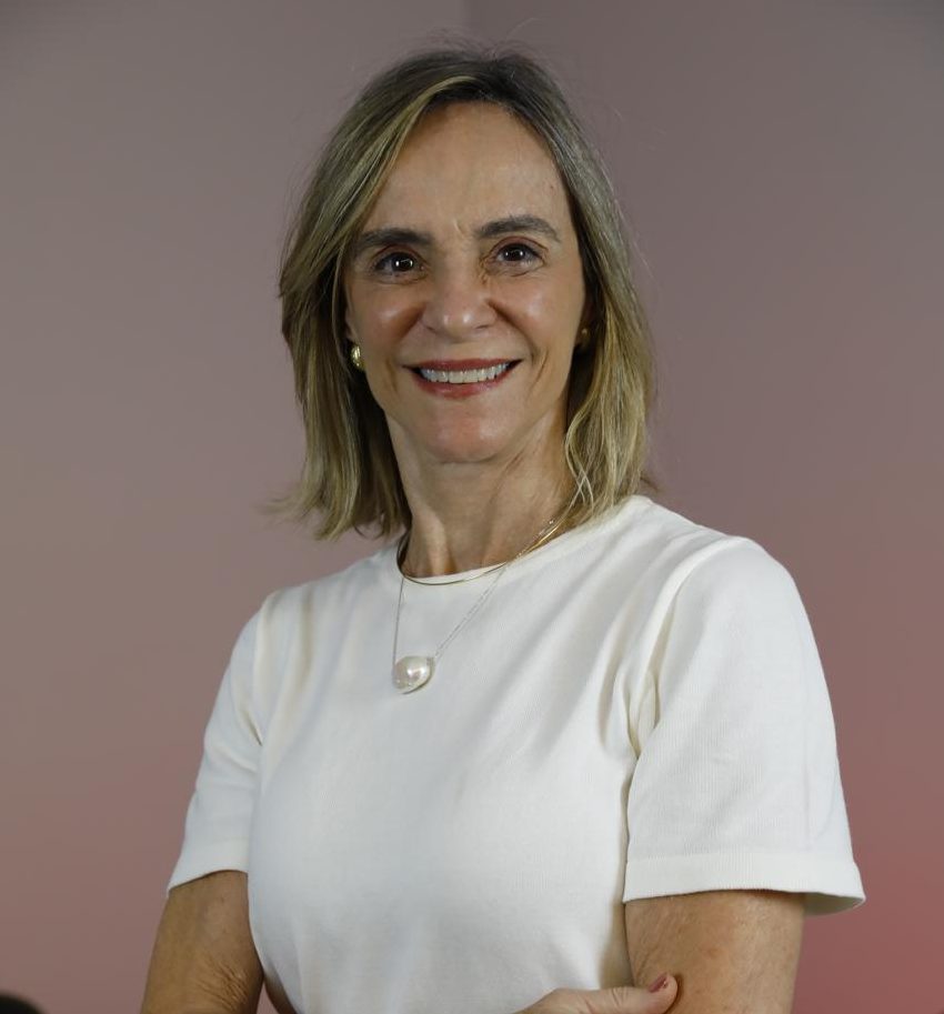 Claudia Freire, convidada da Semana Doppler Carótidas do Instituto Fanilda Barros.